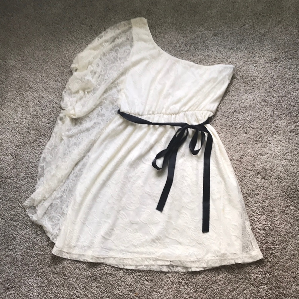 One shoulder lace dress size large